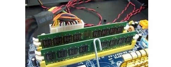 方法三：檢查顯示卡與顯示器信號線接觸不良！